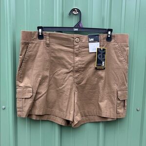 Women's Lee Comfort Waist 5" Cargo Short Size 20